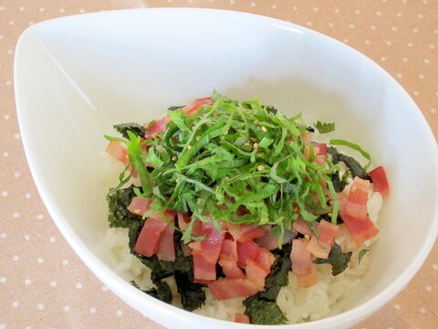 簡単昼ごはん☆大葉・ベーコン・焼海苔丼